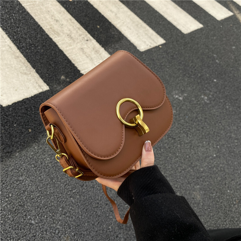 Luxury Brand Designer Bag Vintage Saddle Bag For Women 2022 Winter New Fashion Simple Shoulder Crossbody Bag Casual Commuter Women's Bag
