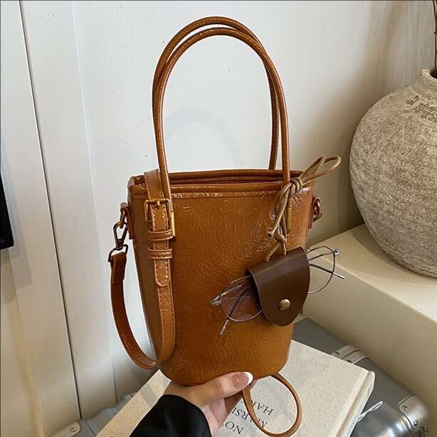 2025 New Niche Handbag High-Quality Texture Bucket for Women Simple Shoulder Casual Crossbody Bag