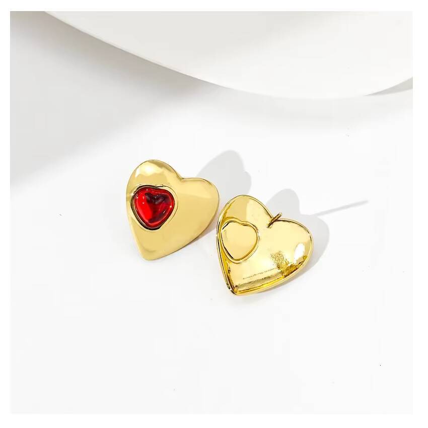 Luxurious Gold Fashion Studs Exaggerated Personality Brass Gold-Plated Old Love Red Heart Earrings