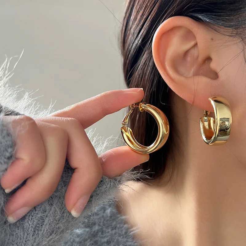 Vintage Smooth Round Metal Chunky Hoop Earrings for Women Gold Color Wide Thick Geometric Statement Earrings Jewelry Gift XJ250814