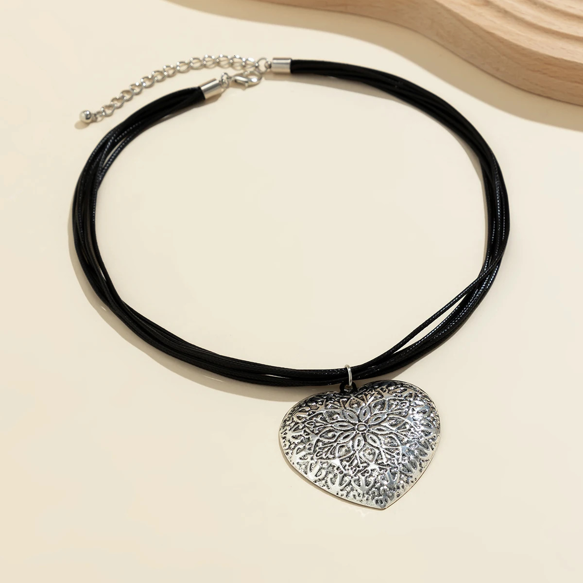 Layered Black Rope Chains with Big Heart Pendants Necklace for Women Punk Trendy Accessories on Neck Fashion Jewelry Female 250812