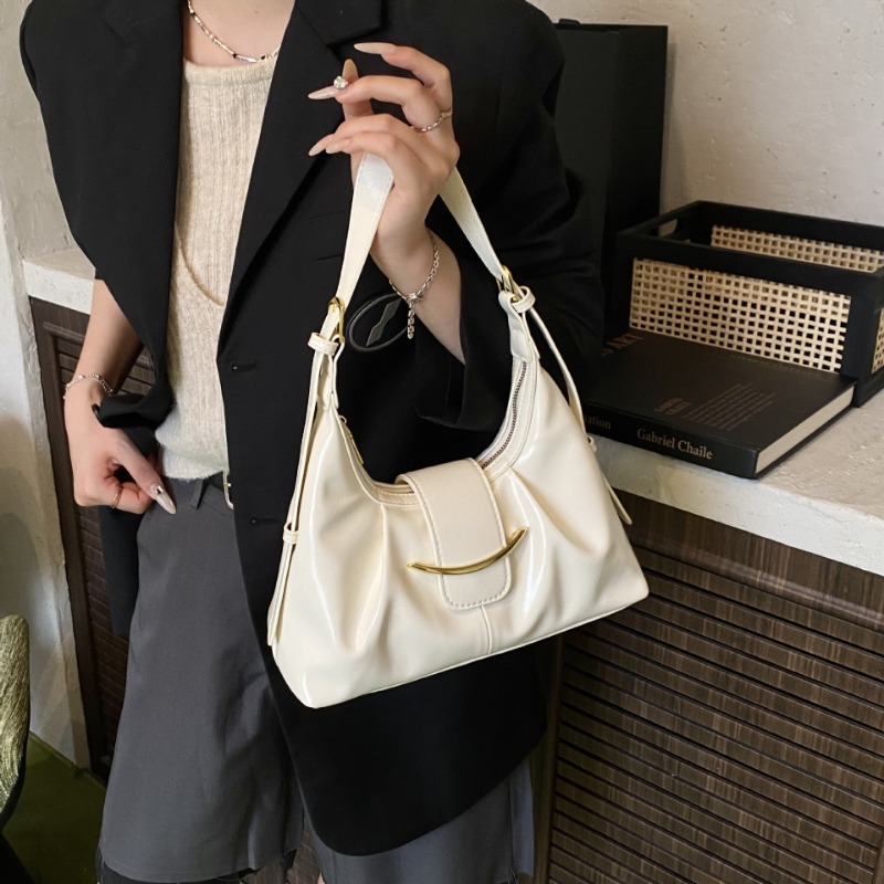 Chic Minimalist Unisex Shoulder Bag Durable & Stylish Everyday Accessory