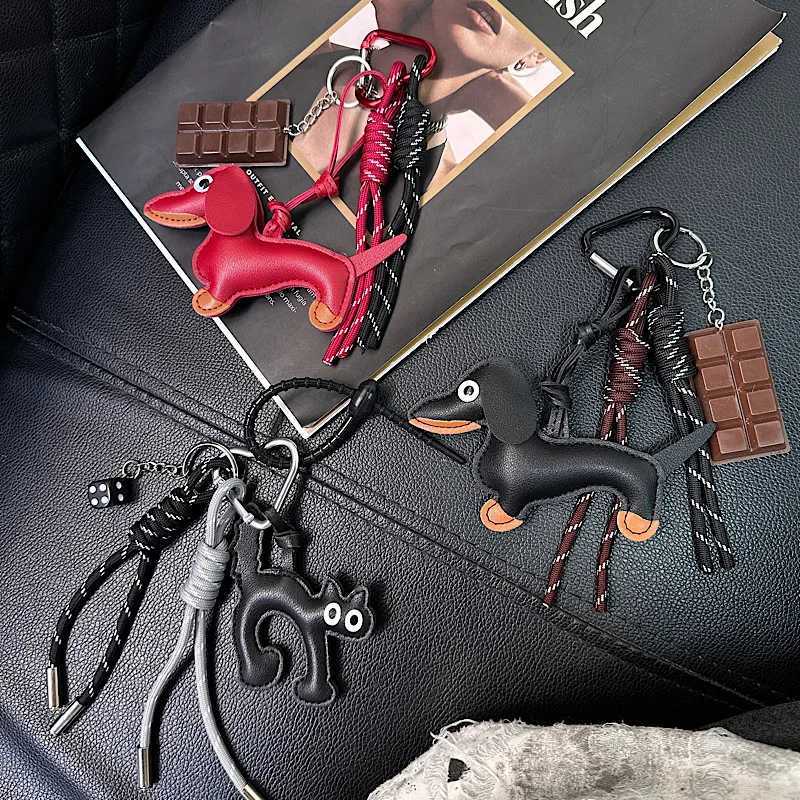 Vintage Brown Autumn And Winter Leather Sausage Dog Chocolate Suitable For Mobile Phone Bags Keychains Mens And Womens Pendants Y250814