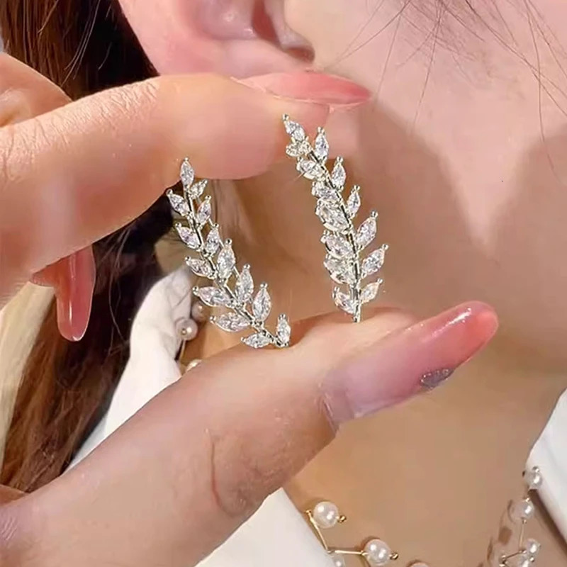 CAOSHI Exquisite Shiny Cubic Zirconia Leaf Stud Earrings for women Versatile Gorgeous Wedding Jewelry Chic Daily Accessories 250812