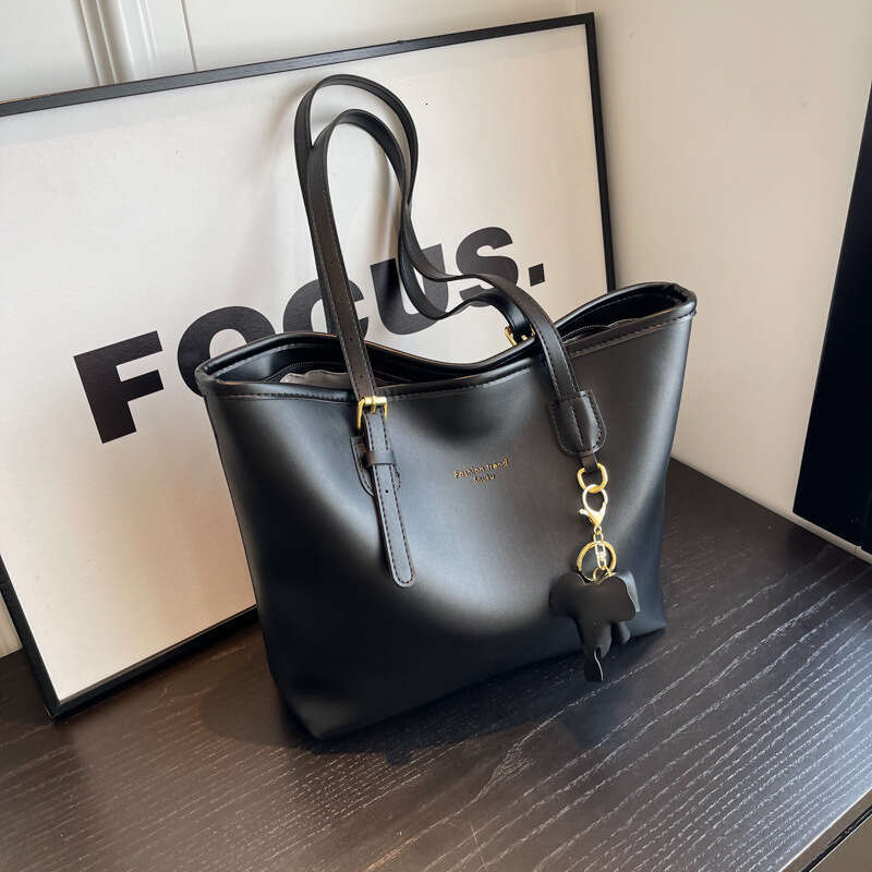 Capacity for Large Women 2025 New Simple Versatile Shoulder Textured College Student Class Commuter Tote Bag