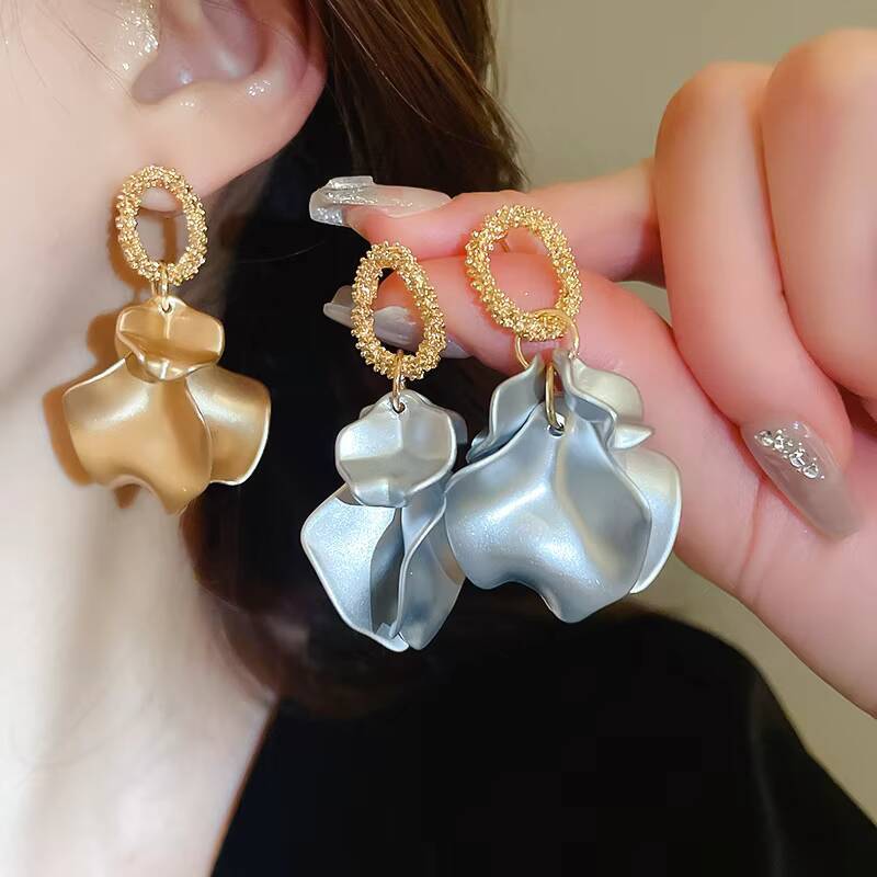 Women's Exaggerated Fashion Jewelry Sier Needle Floral Petal Acrylic Earrings