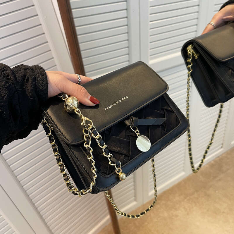 Fashion Flip Niche Small Square for Women 2025 New Versatile Chain Shoulder Crossbody Bag with High-end Feel