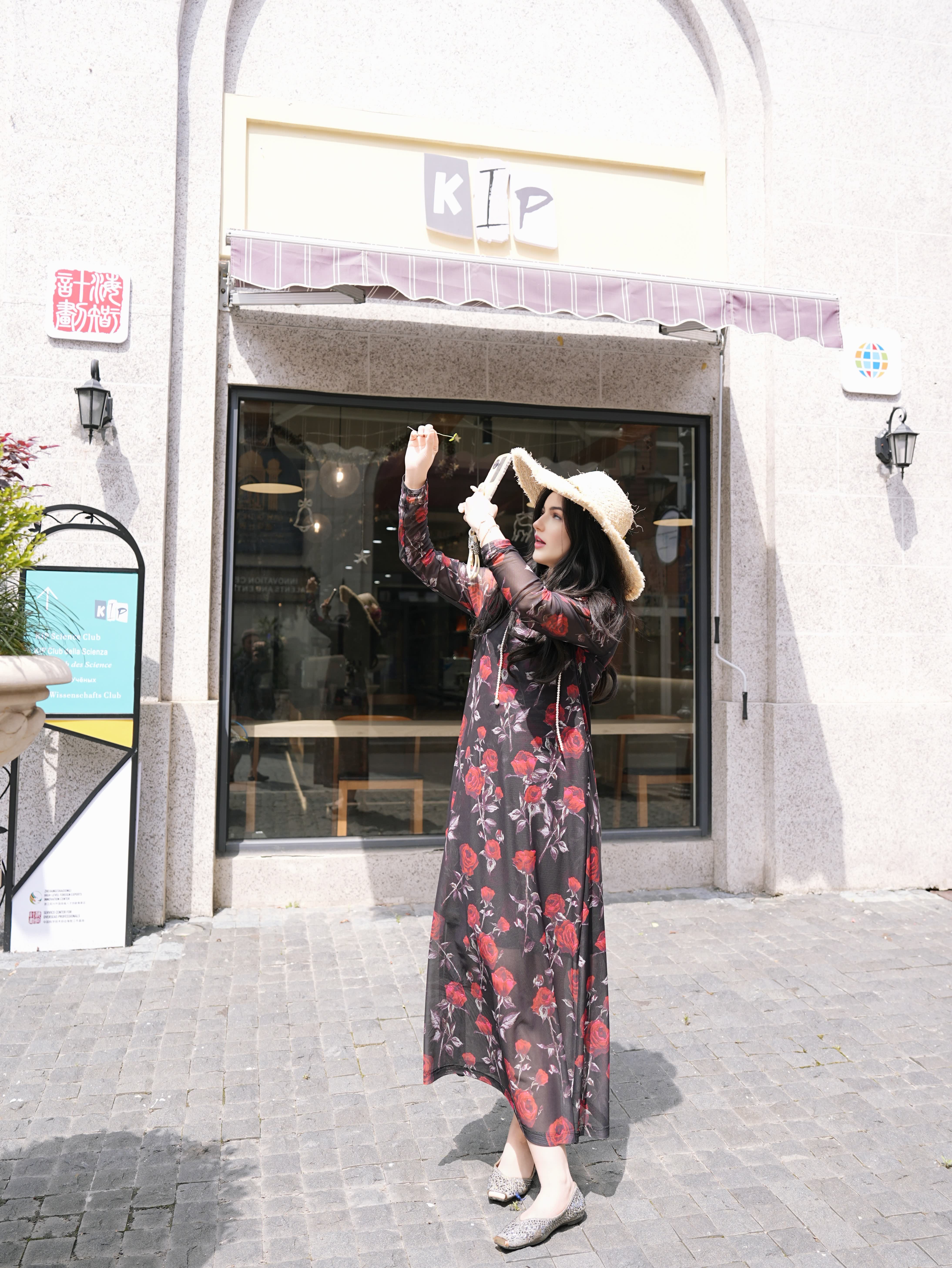 Summer luxury new original black background rose designer dress retro slimming light luxury and highend feel for party birthday festival be gift for m