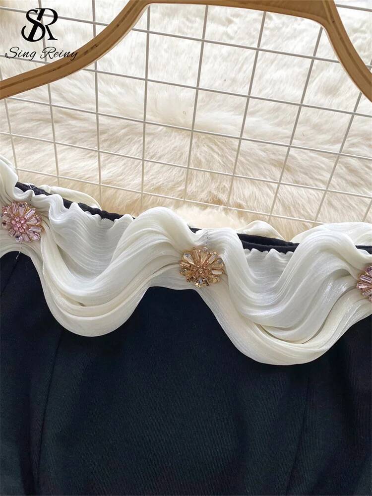 2025 off shoulder hot and spicy top women's diamond slant neck YK short T-shirt lightweight luxury new fashion autumn slim fit women's shirt