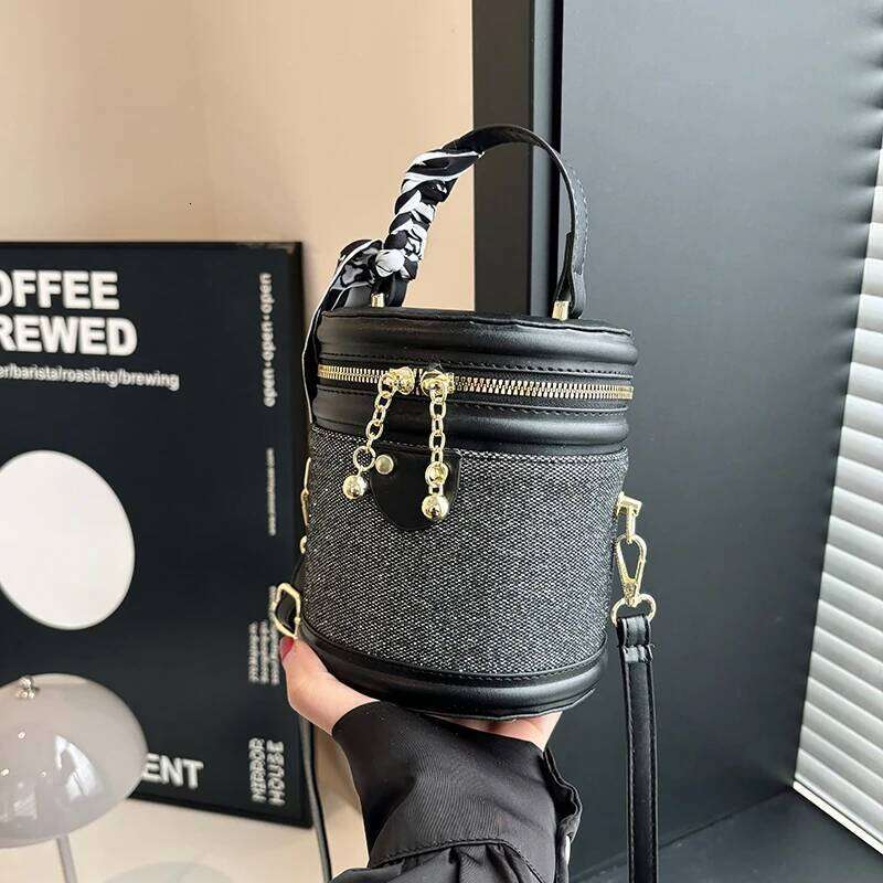 Hot Selling Handheld Round Bucket Bag With High-End And Fashionable Design Niche New Crossbody Bag Popular PU Versatile Designer Bags