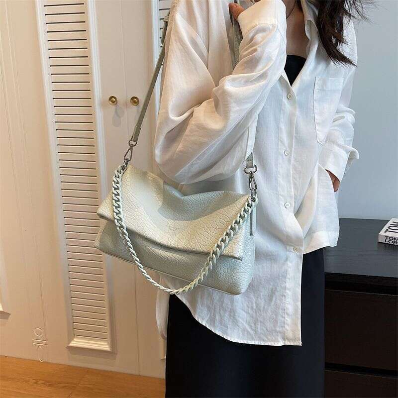 Minority Simple And High-end Chain Handbag Bag Women's New 2023 Summer fashion Messenger small square bag