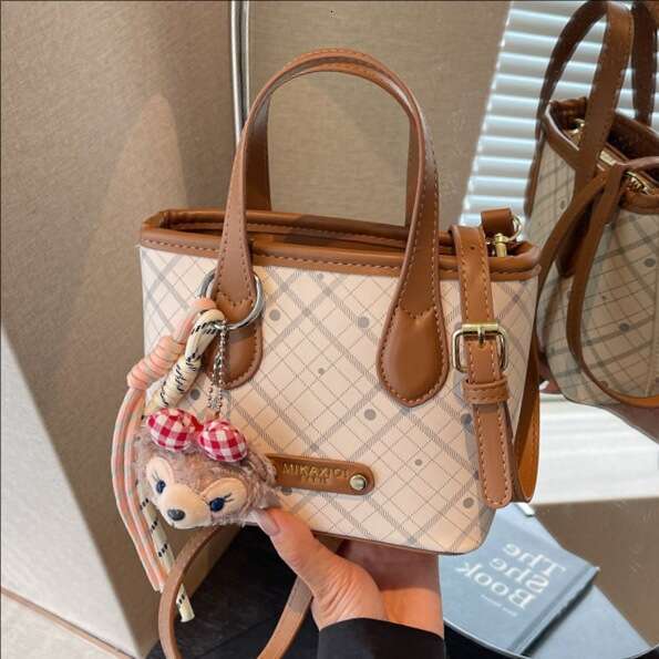 Fashion Bucket for Women 2025 Autumn New Versatile Handbag High-end Feel Shoulder Checkered Crossbody Bag