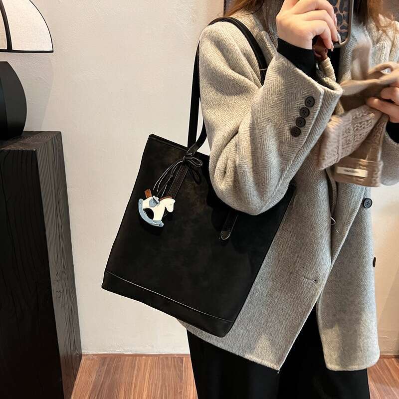 Designer minimalist canvas handbag, the ideal choice for fashion - a conscious journey for women's daily life and shopping