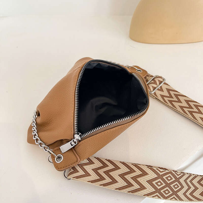 2025 Korean Version New Chain Saddle Women's wallet Wide Shoulder Strap Small Chest Versatile Phone Bags Designer Women Crossbody Bag