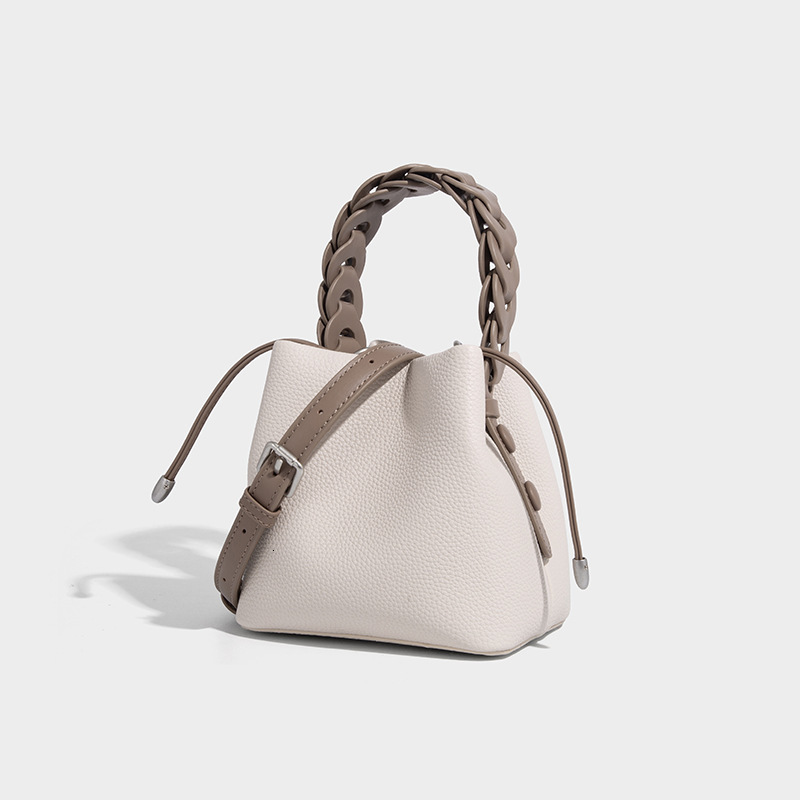 2025 new designer shoulder crossbody bag for women's niche commuting handbag