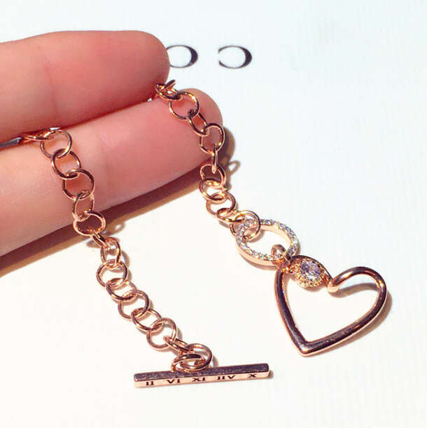 New Fashion Korean and Japanese Style Trendy Super Shiny Zircon Heart Pendant Bracelet Jewelry for Women S00326