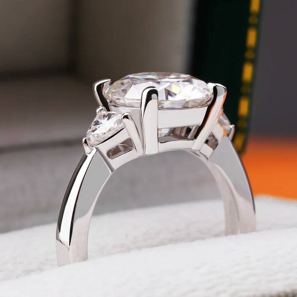 BXINY 4.6CT Moissanite Rings S925 Silver for Women 3-Stone Round/Fat Triangle Cut Lab Diamond Wedding Band Gift Jewelry With GRA