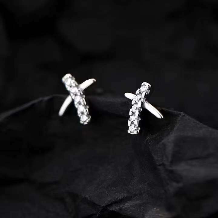 Whale Forest S925 Sterling Silver Cross Earrings - Minimalist Geometric Studs for Women, Ins Style Light Luxury (1263)