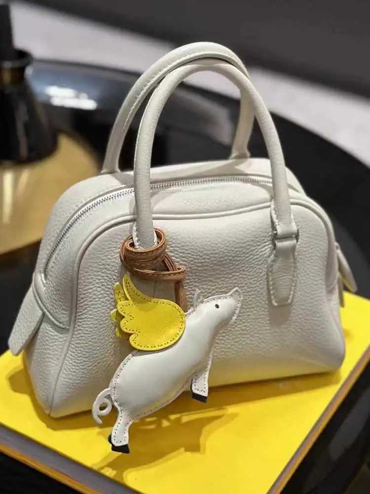 Flying Wing Pig Bag Pendant Handcraft Sewn Leather Bagpack Decoration Vintage Car Keychain Bag Pendant Hanging Ornament S250814