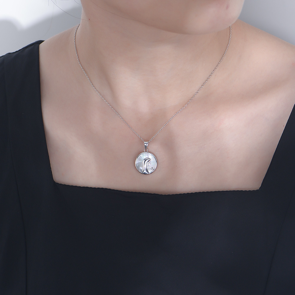 Hot-selling Sier Natural White Shell Religious Prayer Necklace Virgin Mary Portrait Pendant Jewelry for Women