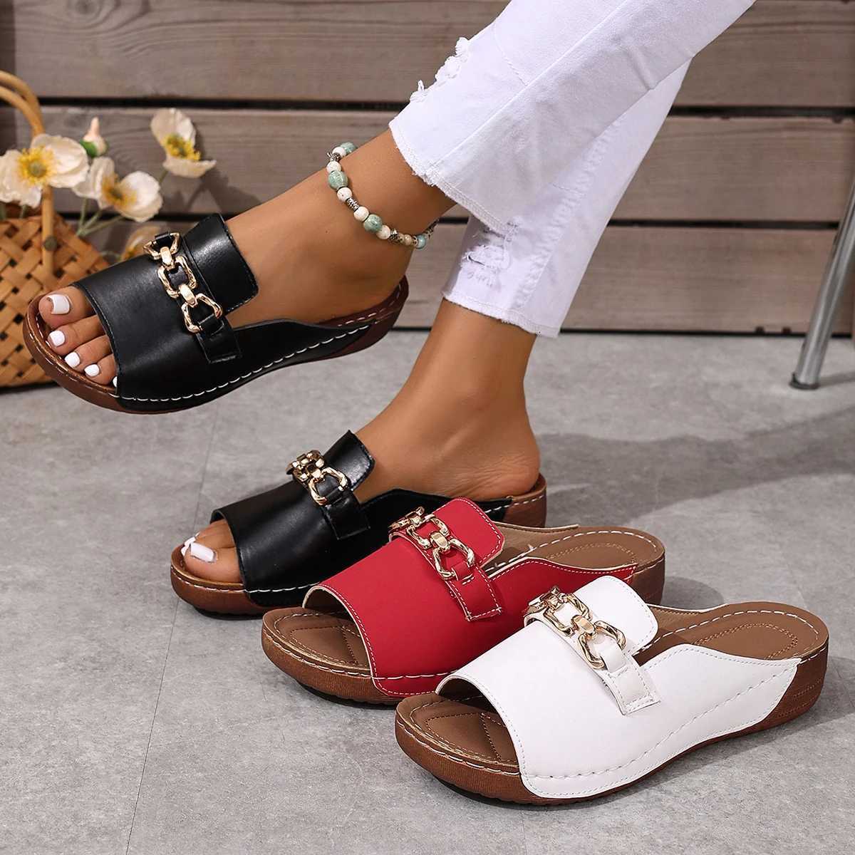 2025 Summer Retro Thick Bottom Platform Sandals for Women with Metal Chain Decor Plus Size 43 Non-Slip Beach Shoes W250814