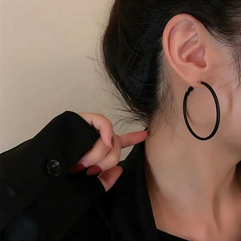 Women Black Hoop Earrings Geometric Circular Circles Jewelry for Ladies Vintage Round Earrings Baking Varnish Ear Decorations XJ250814