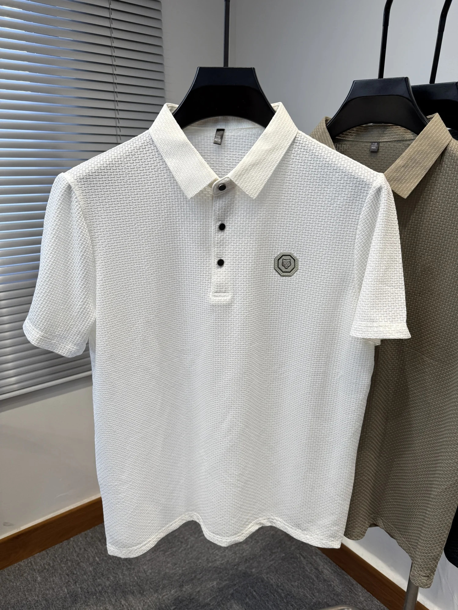 2025 high-end short sleeve mens polo shirt summer fashion domineering tiger badge boutique ice silk top casual T-shirt 250813