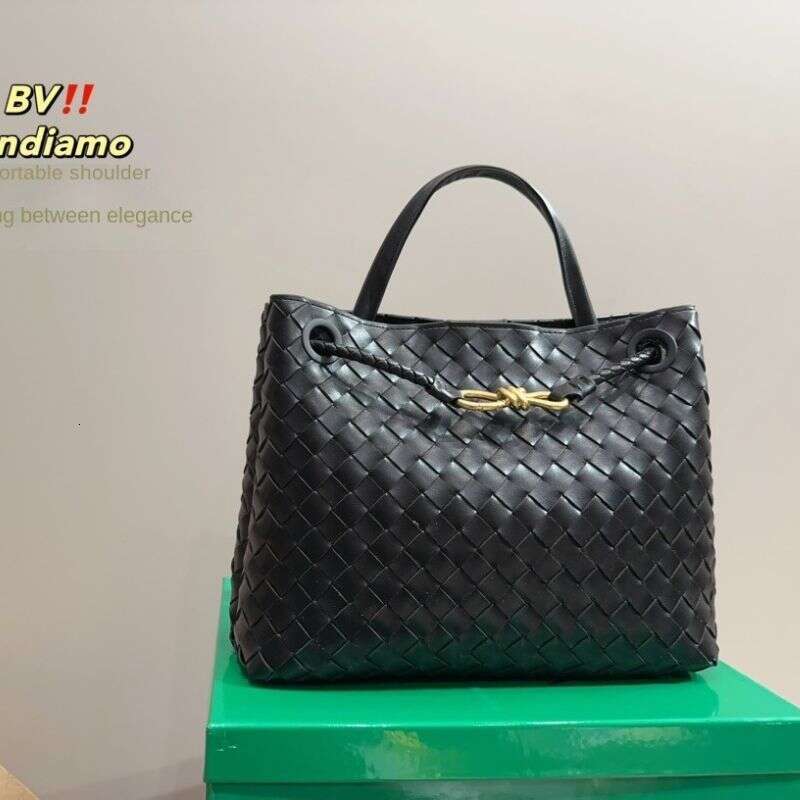 Retro Niche Design Large Capacity Metal Rope Buckle Woven Shoulder Tote Bag