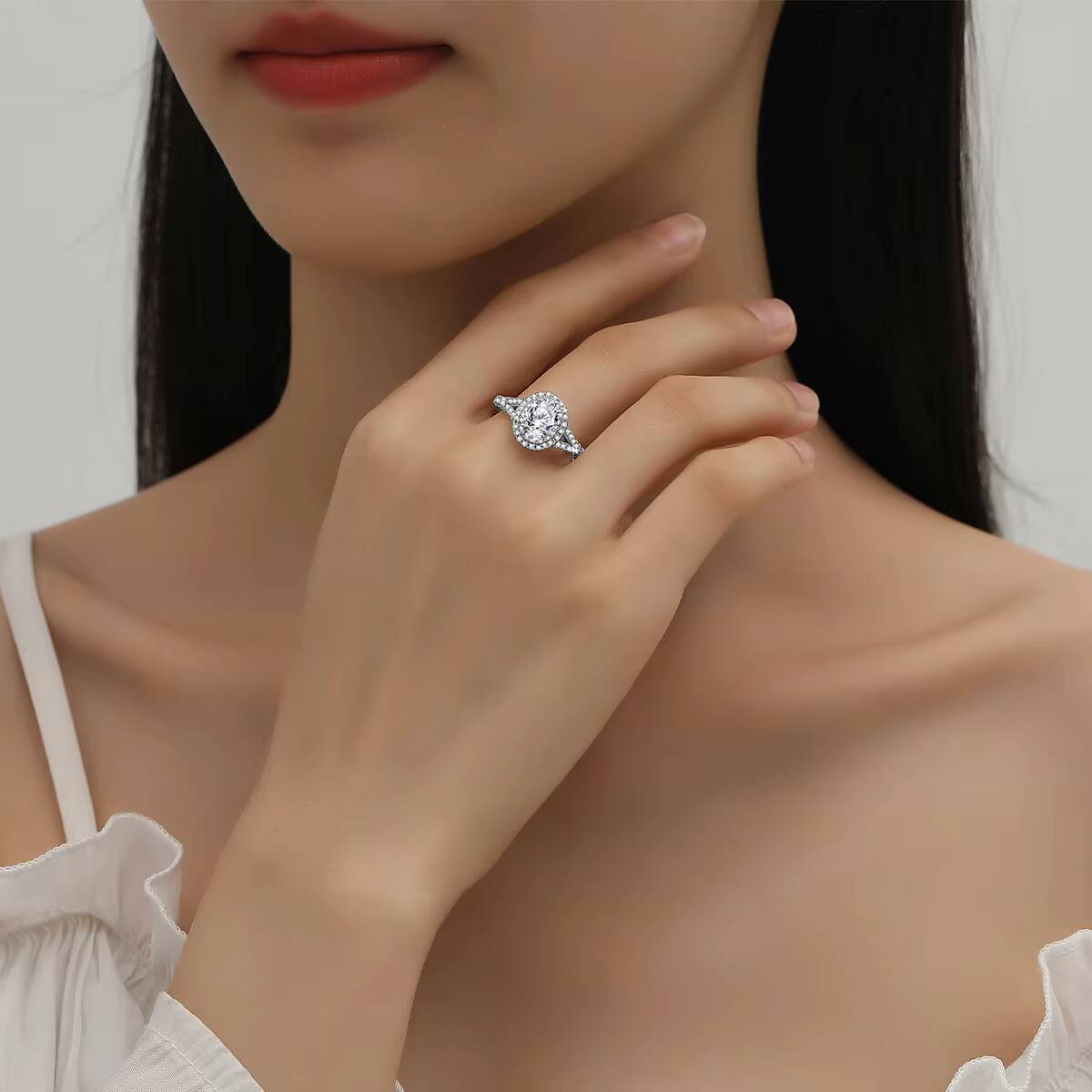 Classic Fine Jewelry 1.5 Carats Oval Cut Moissanite Dia Ring VVS1 D halo Sier White Gold Engagement Rings for Women