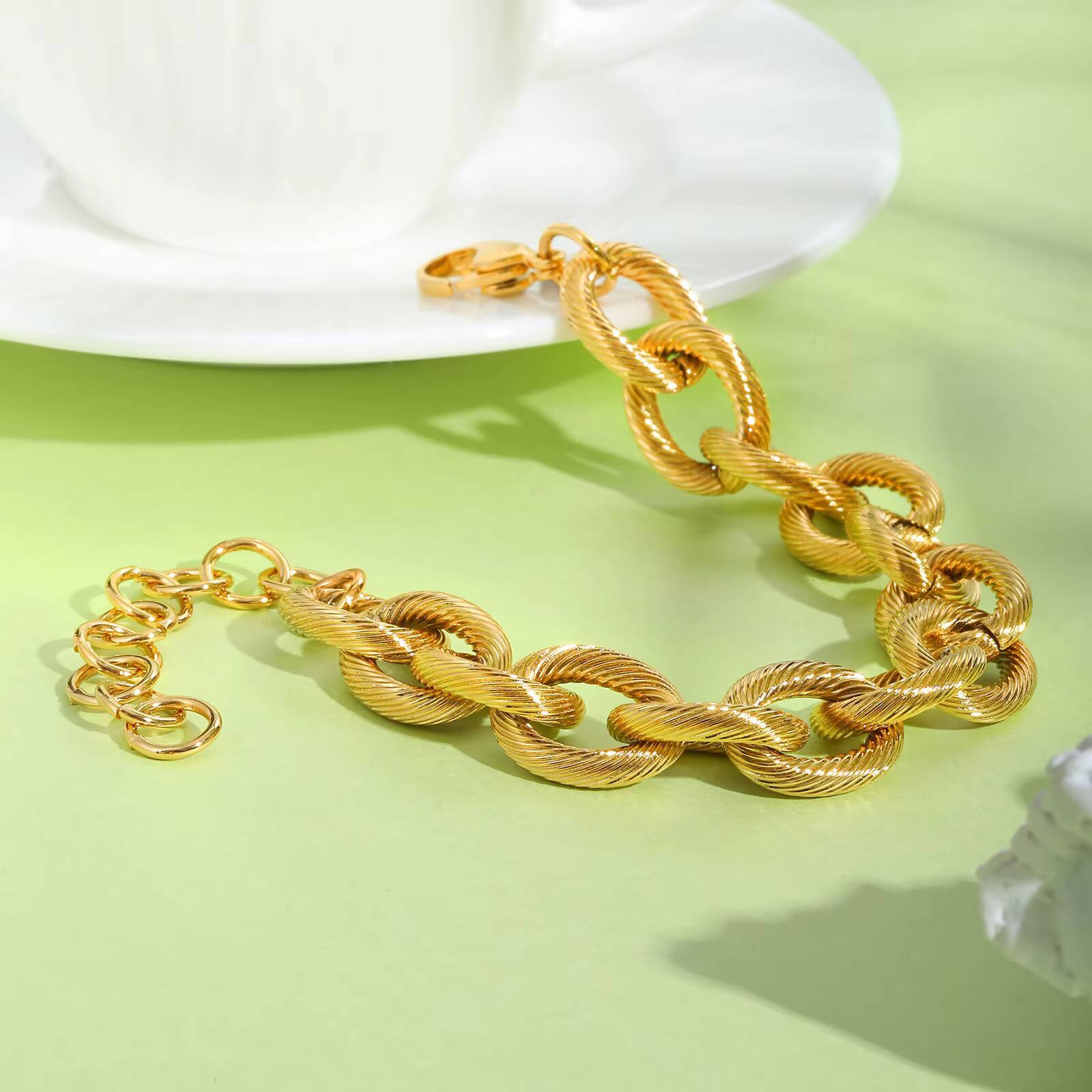 Style Cross-Border Women's Stainless Steel Emed Round Cross Chain Bracelet, Gold Fashion Jewelry