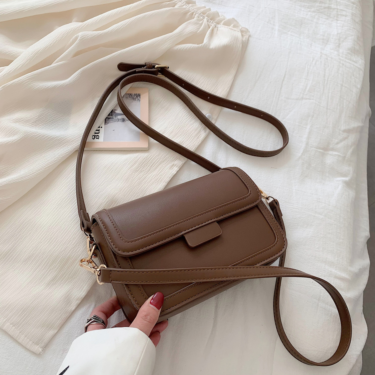 Luxury Brand Designer Bag Spring 2025 New Bag Women's Hot Style Fashion Versatile Western Style Casual High-End Sense Light Luxury Crossbody Bag 