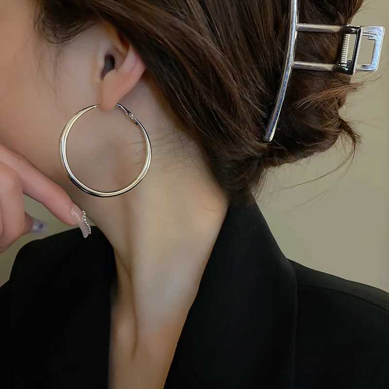 3D Simple Exaggerated Metal Round Hoop Earrings for Women Holiday Party OL Fashion Y2K Jewelry Big Ear Accessories XJ250814