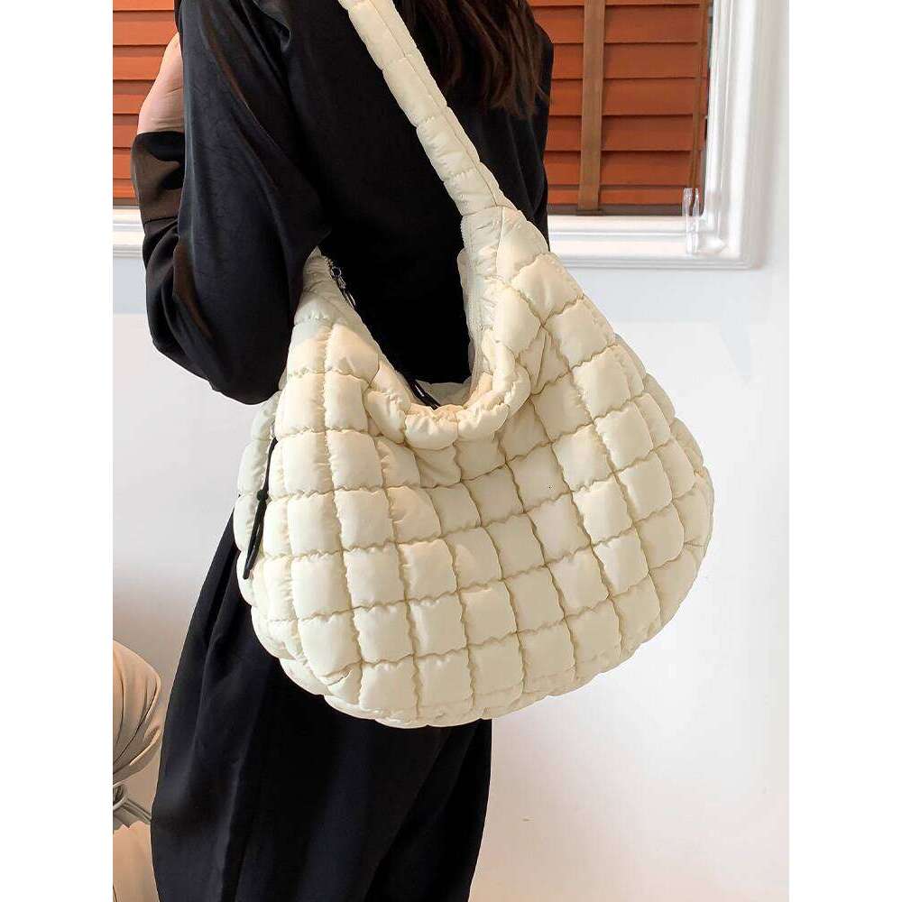 Korean Version Large Capacity Underarm Woven for NEW free shipping Women New 2025 Simple Fashion Diamond Tote Versatile Shoulder Bag