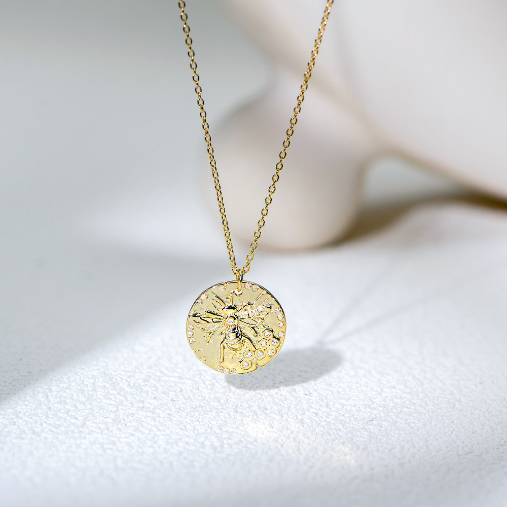 S Pure INS Simple Elegant Versatile Bee Pendant Dia-Encrusted Necklace for Women Collarbone Sier Chain Jewelry