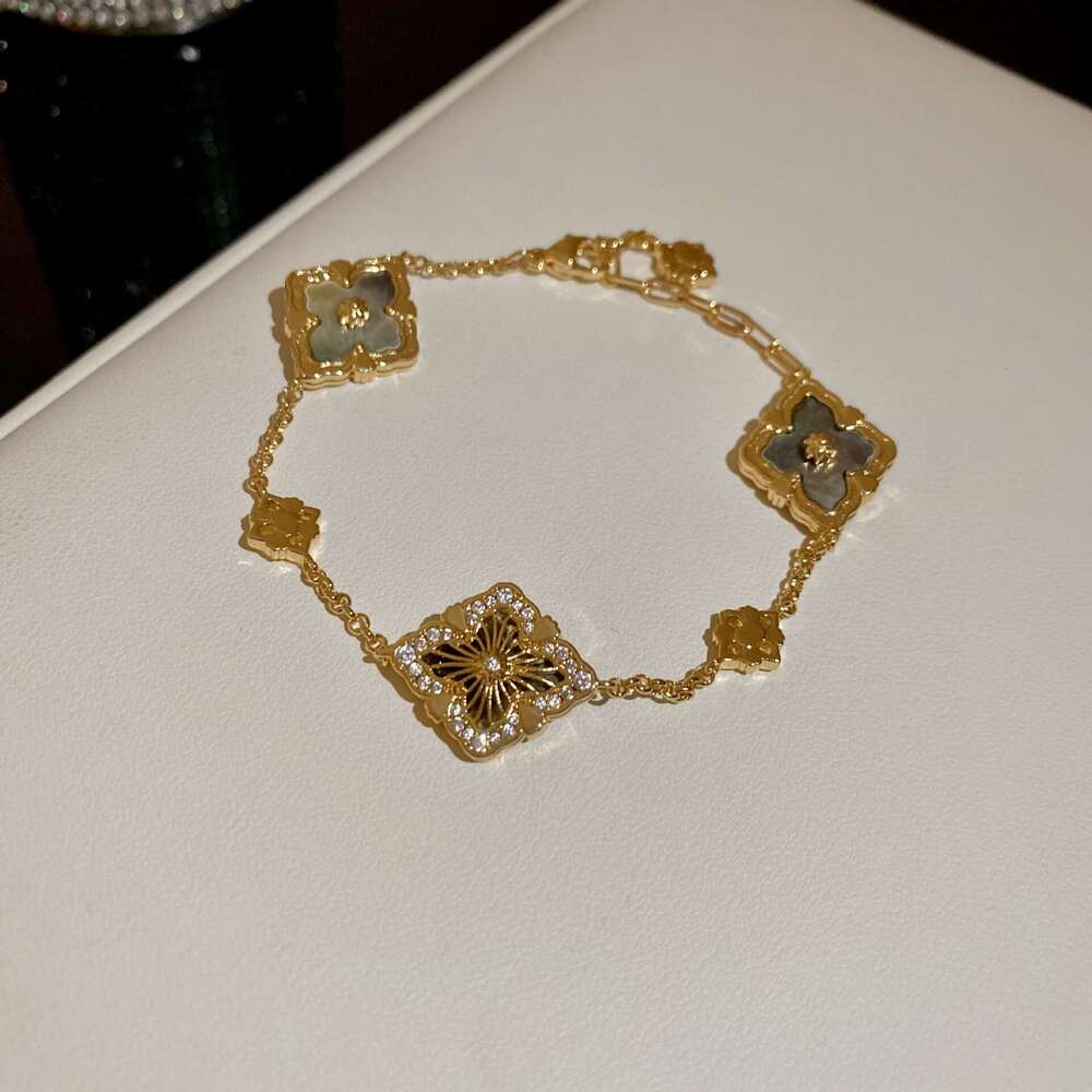 Metal Flower Bracelet for Women, Niche High-End Simple Versatile Fashion Light Jewelry Accessory