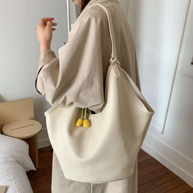 Autumn Casual Large Capacity Bucket for Women 2025 New Versatile Shoulder Soft Leather Commuter Tote Bag