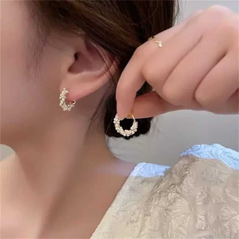 French Imitation Pearl Hoop Earring Small Round Circle Ring Earrings For Women Minimalist Jewelry Elegant Ear Buckle Gifts XJ250814