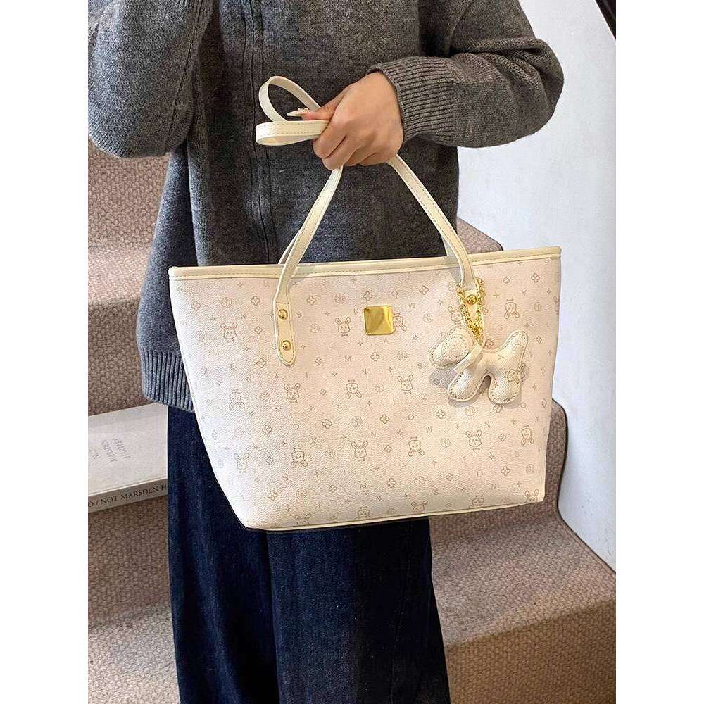 2025 New Korean Fashion Trend Large Capacity Tote for NEW free shipping Women, Commuting to Work, High-End Feel Underarm Bag