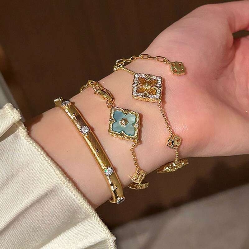 Metal Flower Bracelet for Women, Niche High-End Simple Versatile Fashion Light Jewelry Accessory
