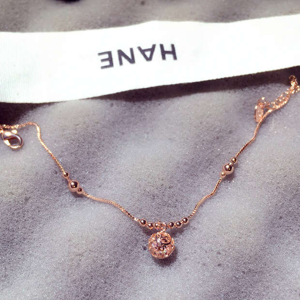 New Fashion Korean and Japanese Style Exquisite Rhinestone Ball Pendant Elegant Bracelet Jewelry for Women S00290