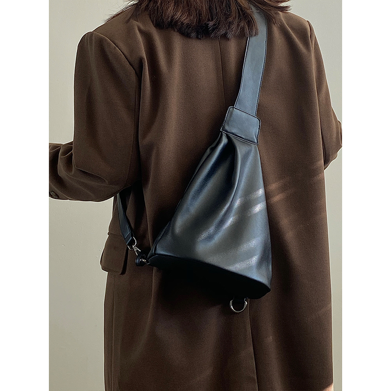 Large-Capacity Handbag for Women - Elegant Crossbody with Adjustable Strap