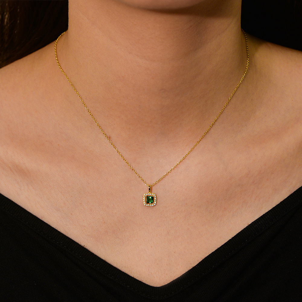 S Pure Sier Square Emerald Zircon Pendant Necklace for Women New Style Elegant Light Clavicle Chain