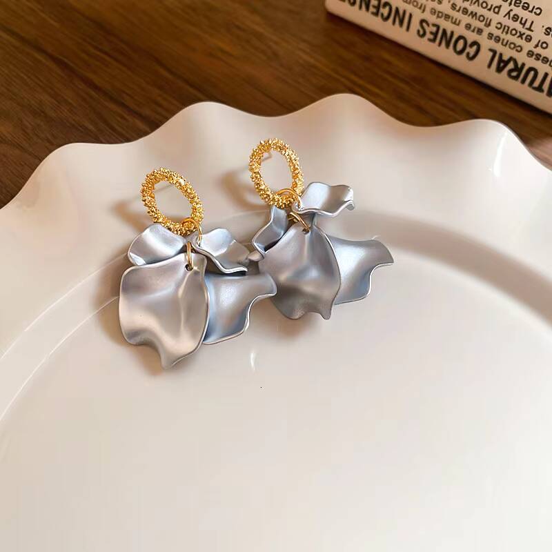 Women's Exaggerated Fashion Jewelry Sier Needle Floral Petal Acrylic Earrings