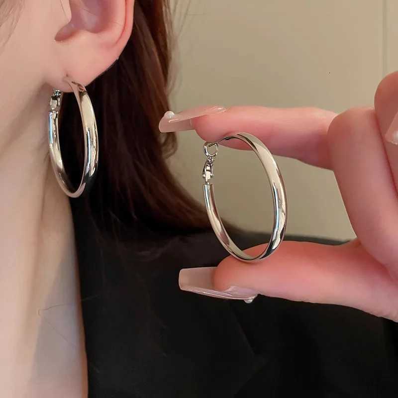 Fashion Large Flat Hoop Earrings Geometric Big Circle Earrings for Women Exaggerate Circle Brincos Punk OL Style Trend Jewelry XJ250814