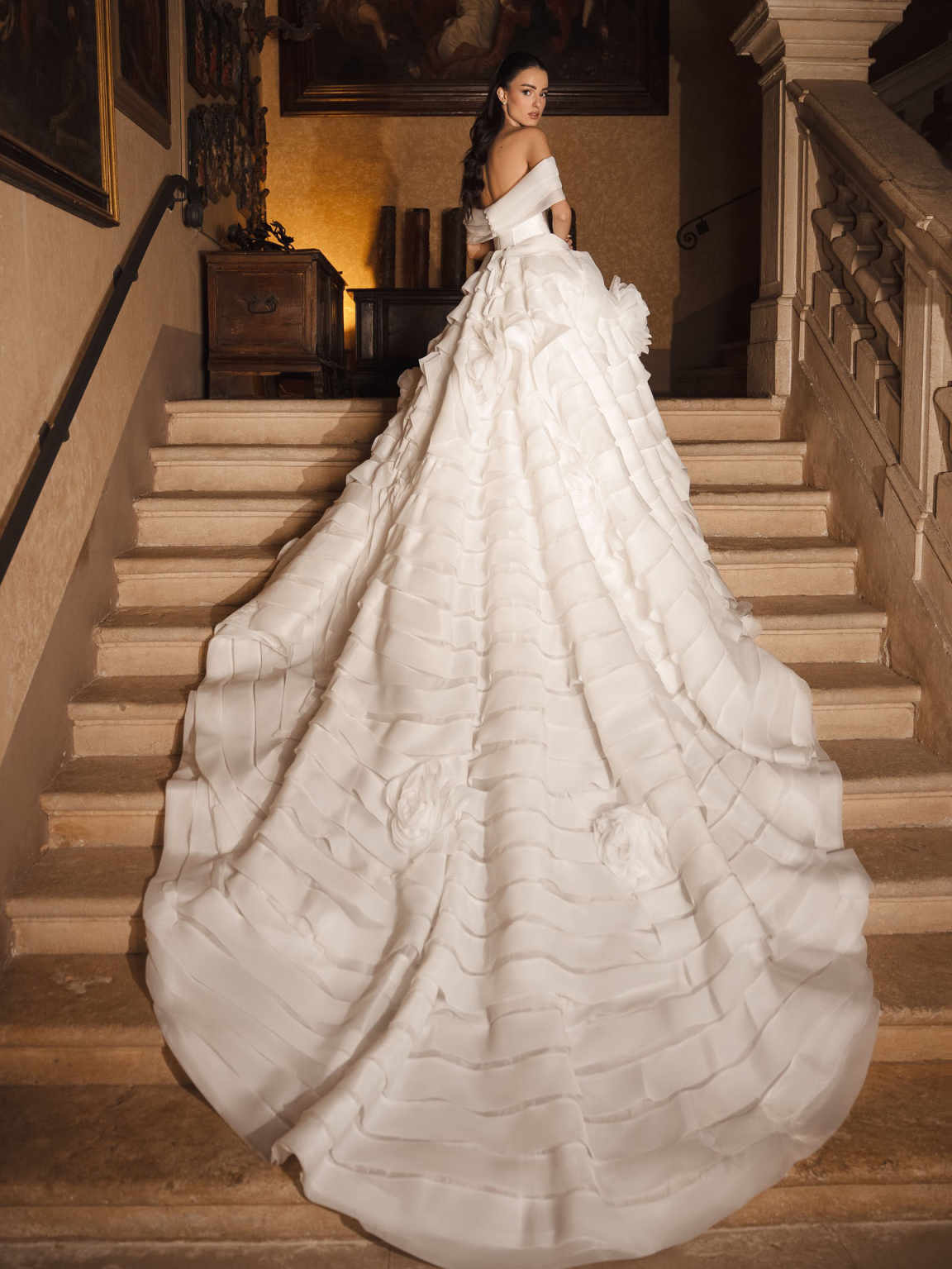 Fashion A Line Women Wedding Dress Off Shoulder Sleeveless Bridal Gowns 3D Flower Tiers Sweep Train Dress Customized vestidos de novia