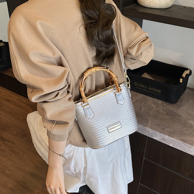2025 New Women Designer Woven Handbag Internet Celebrity One Shoulder Crossbody Bag Outdoor Holiday Bag Wallet High End Evening Dress Bag