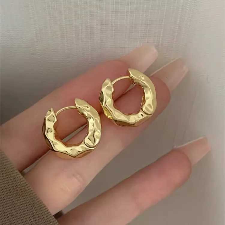 Irregular Pleated Lava Earrings For Women Retro French Design Round Circle Hoop Earring Simple Temperament Fashion Jewelry Gifts XJ250814