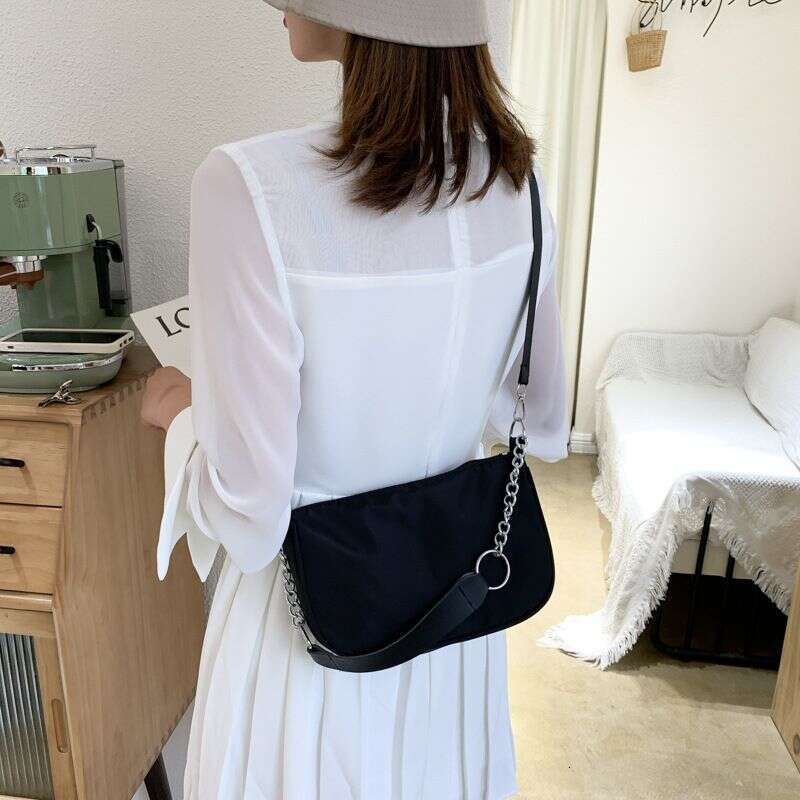 Niche Design Women's 2023 Summer New Net Red Nylon Underarm Bag High-end sense one-shoulder hand-held chain bag