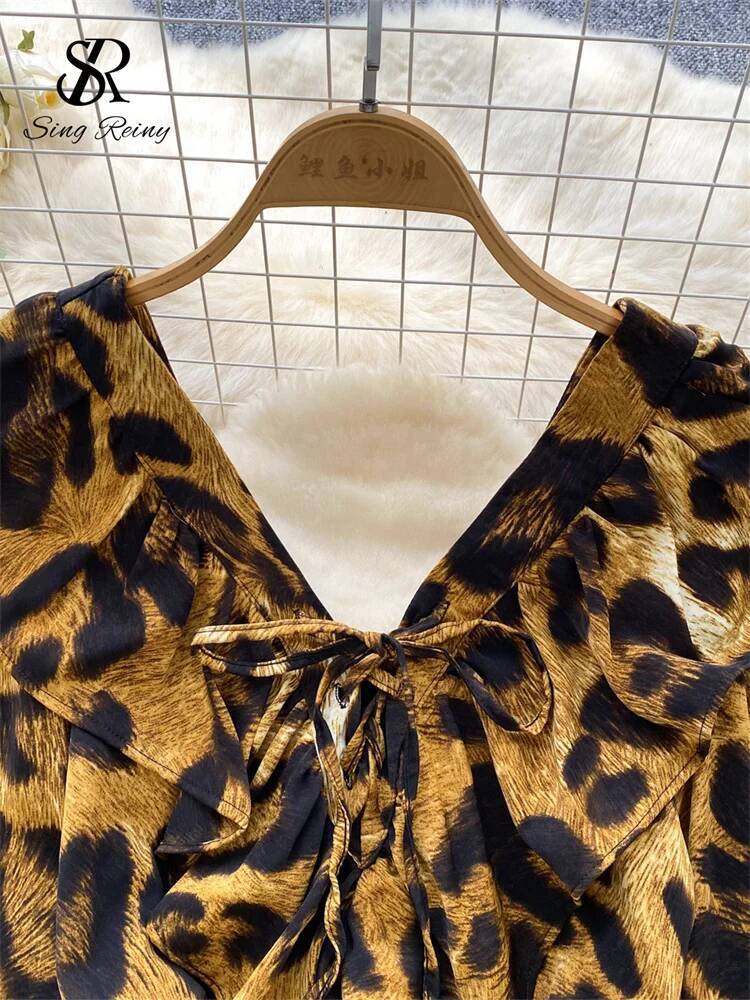 2025 Fashion Leopard print Chiffon Top for Women, V-neck fashion Trumpet Sleeves, Unique Umbilical Top, Autumn French Retro Printed Mini Shirt, Design