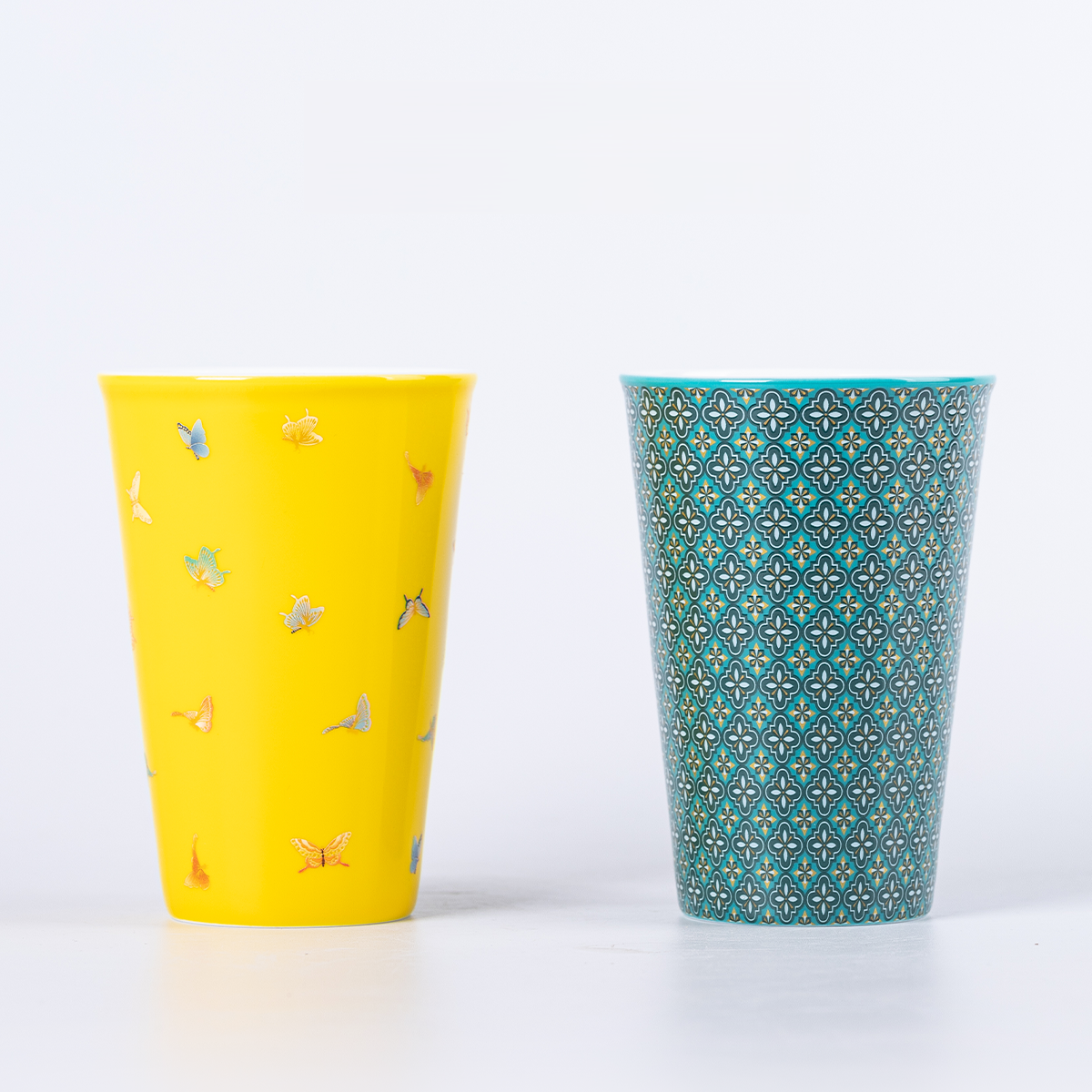 Fine China Soda Cup 260ml for Coke and More. made from porcelain with 3 patterns: flowering begonia pattern, hundred-butterfly motif, blue-and-white d